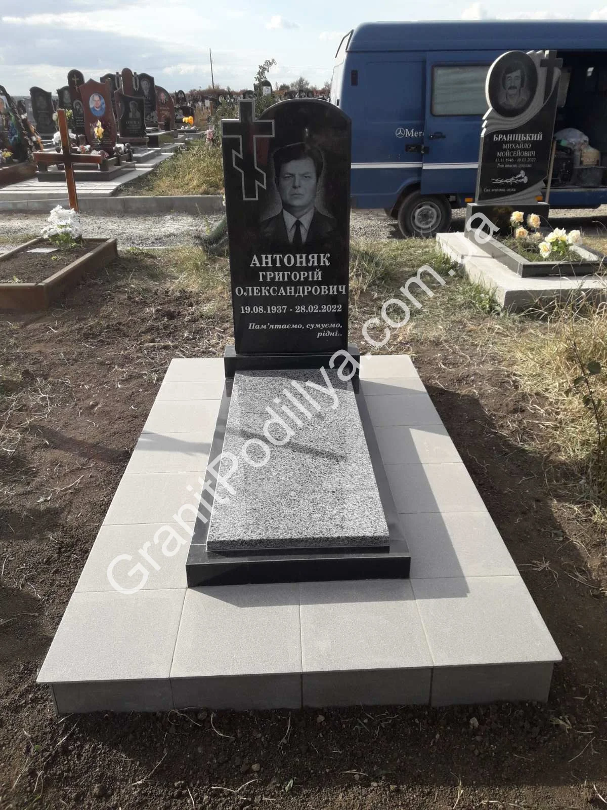 Одинарний пам'ятник з граніту - Кам'янець-Подільський | GranitPodillya